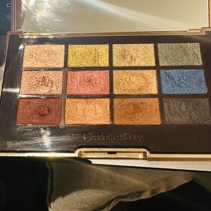 Charlotte Tilbury the icon eyeshadow palette